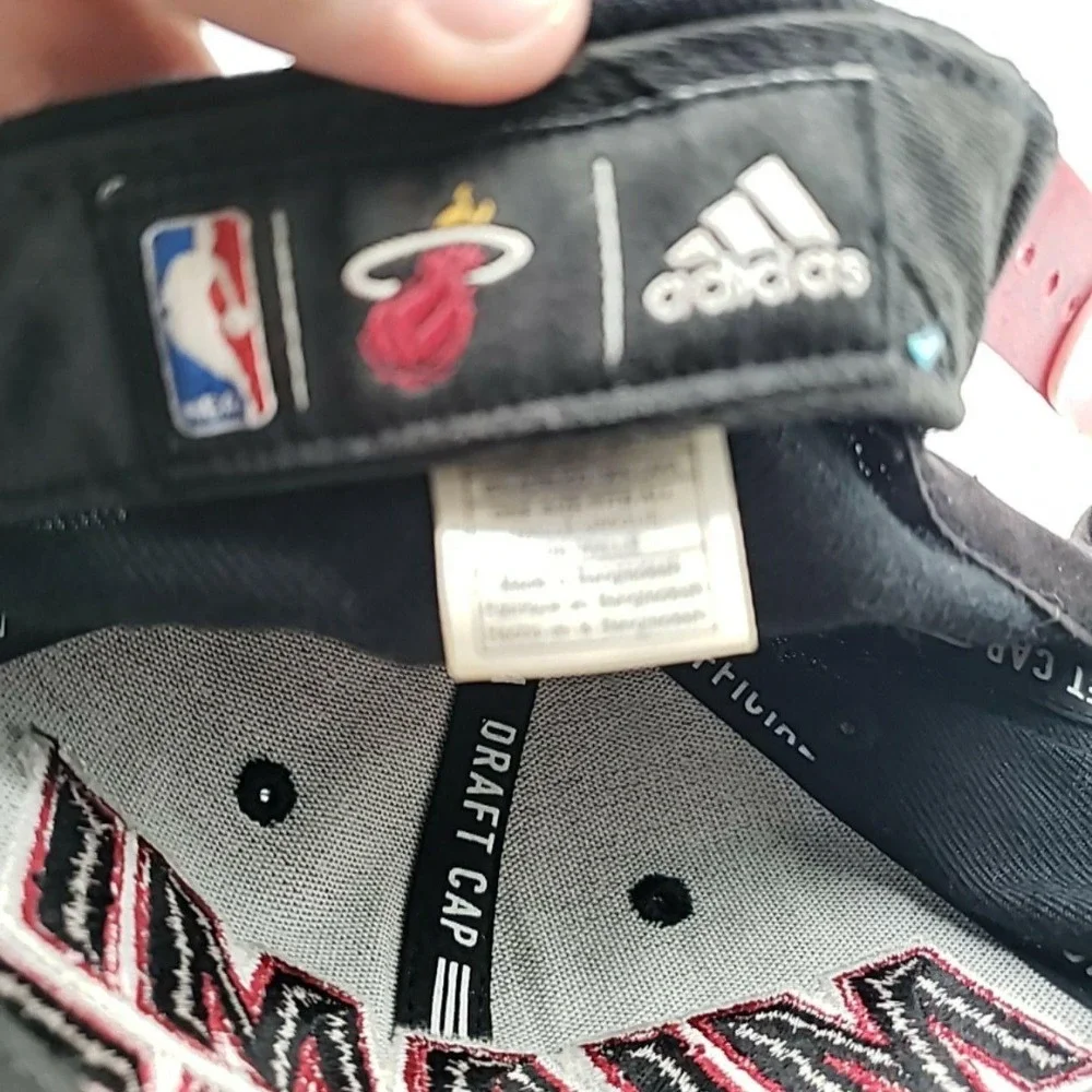Miami Heat Hat Cap Snap Back One Size Black NBA Basketball Draft Cap Adidas Mens